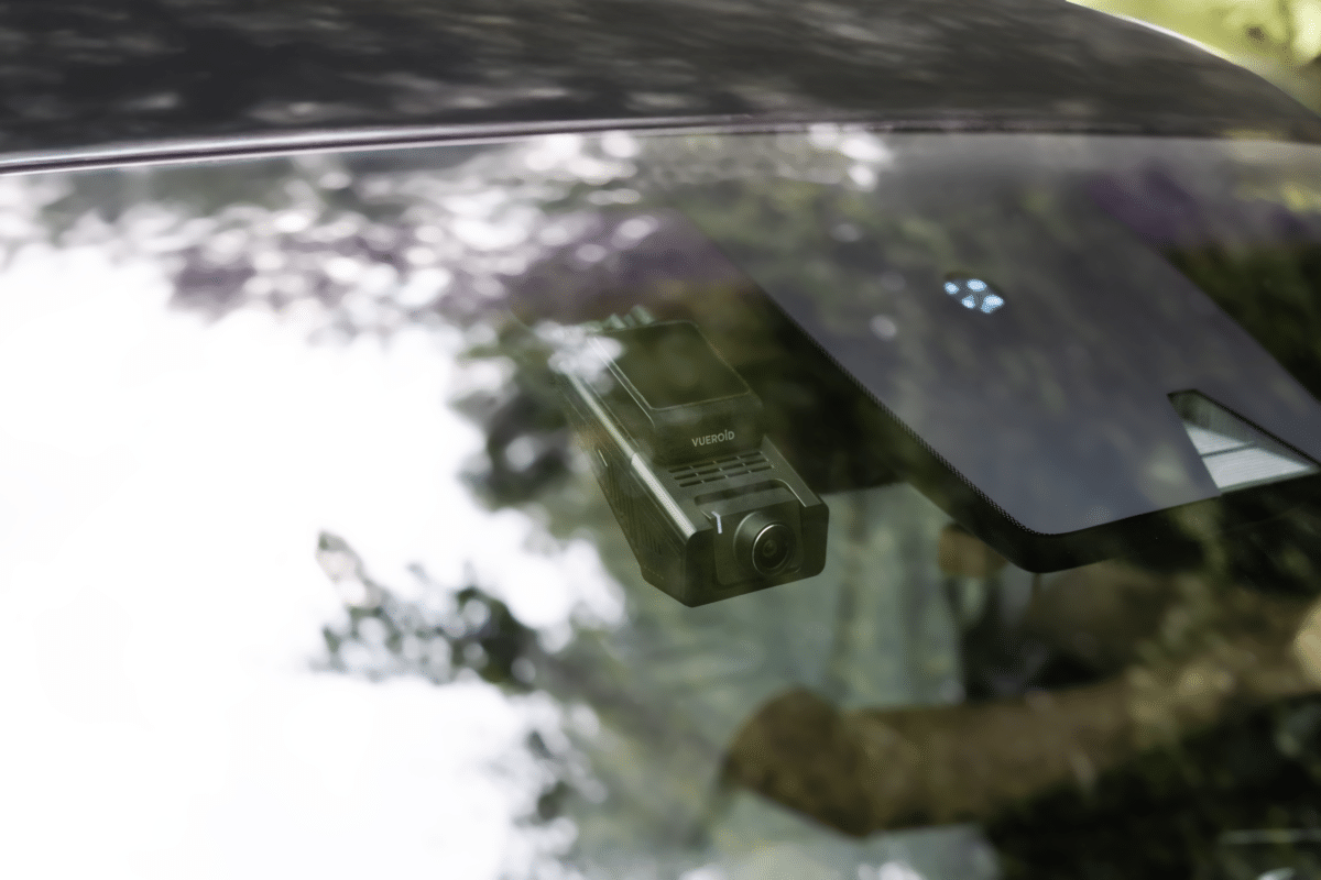 VUEROID S1 4K_Image_Lifestyle_Install_02 VUEROID S1 4K_Image_Lifestyle_Install_02