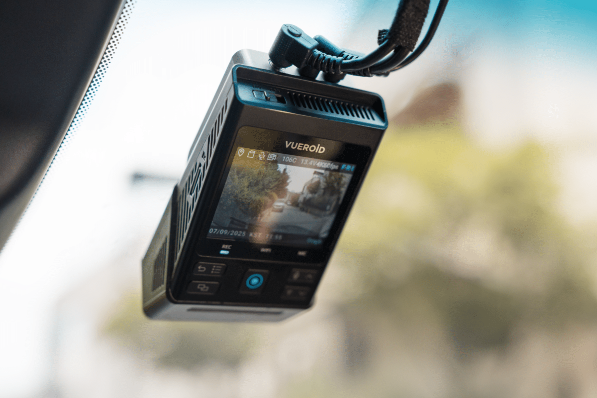 VUEROID S1 4K_Image_Lifestyle_Install_04 VUEROID S1 4K_Image_Lifestyle_Install_04