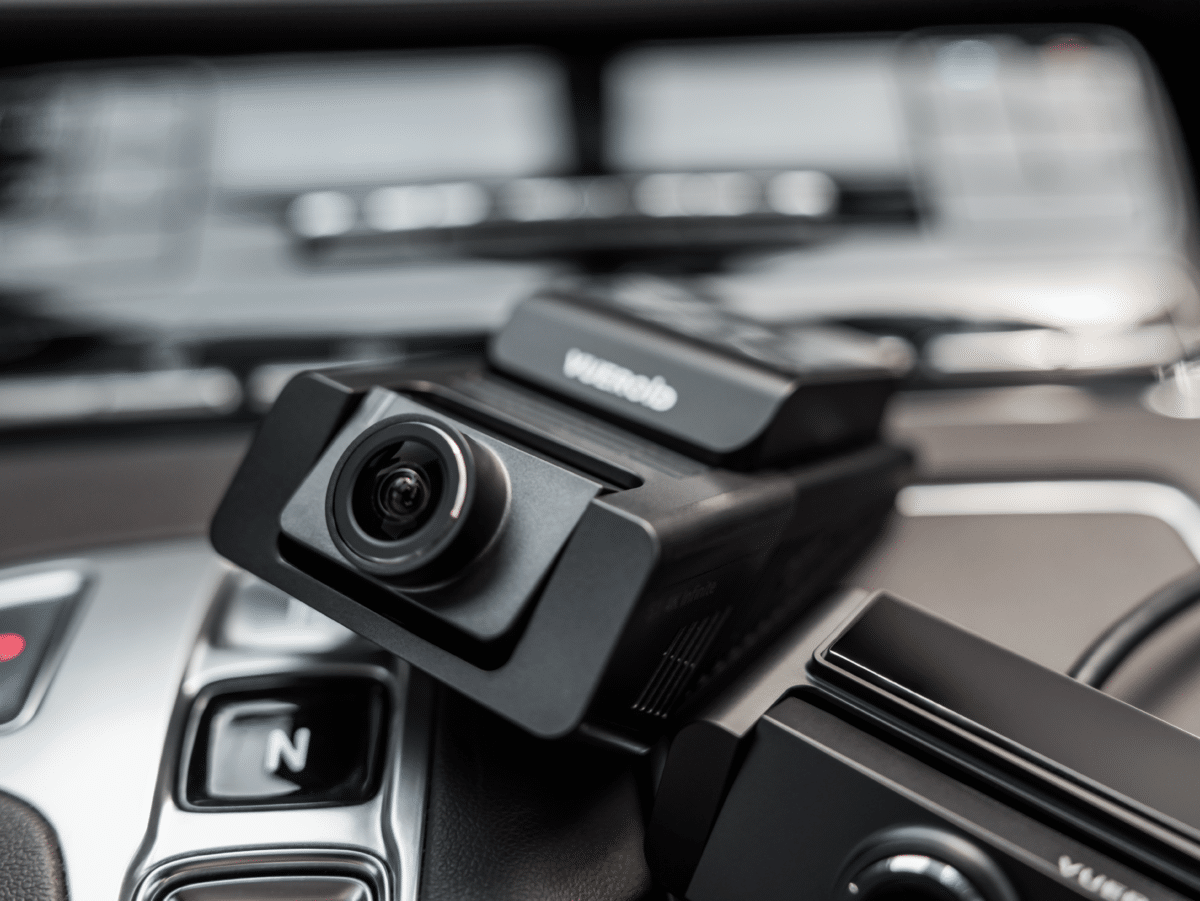 VUEROID S1 4K_Image_Lifestyle_in Car_02 VUEROID S1 4K_Image_Lifestyle_in Car_02